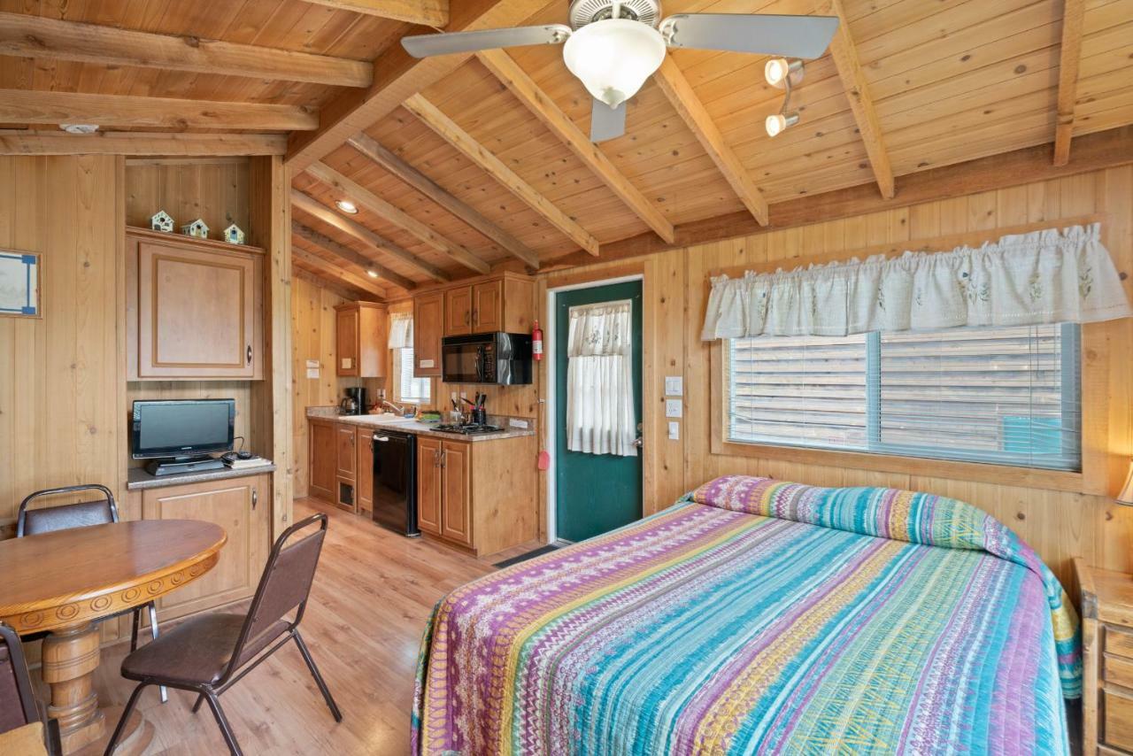 Crater Lake Resort Fort Klamath エクステリア 写真