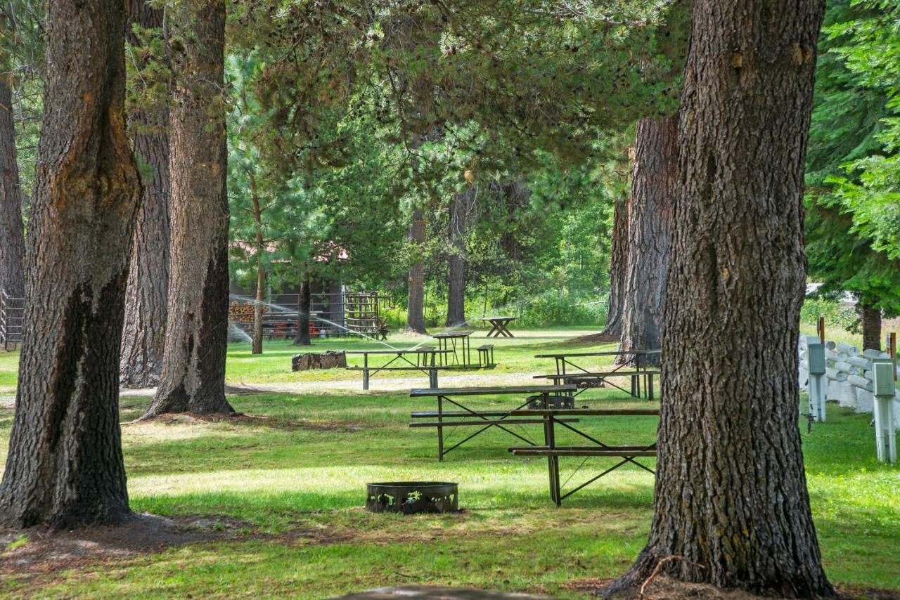 Crater Lake Resort Fort Klamath エクステリア 写真